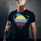 Dwight trägt das T-Shirt Summertime.